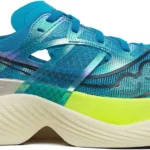 Scarpa da corsa blu e verde con suola spessa